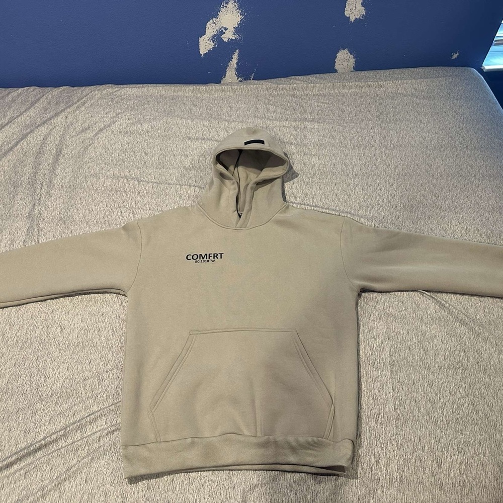 Comfrt sweater. Just got it but doesn’t fit me
